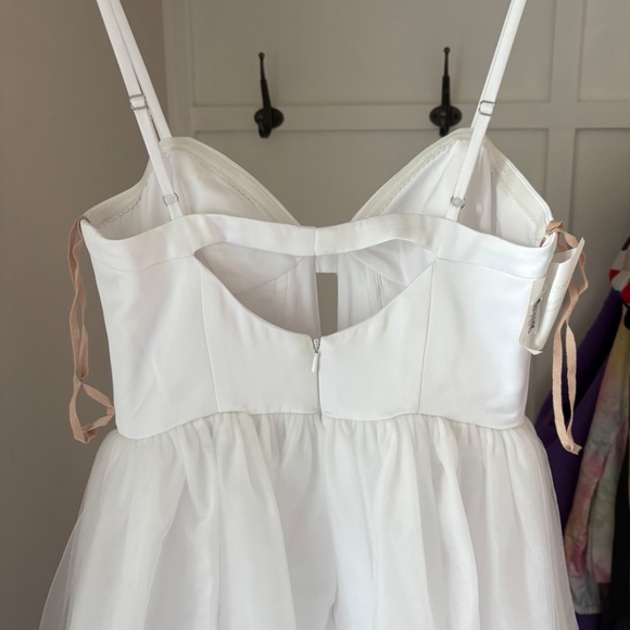 Wedding dress - Picture 4 of 8